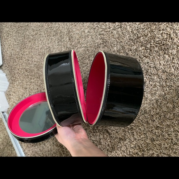 Makeup bag - Picture 2 of 3